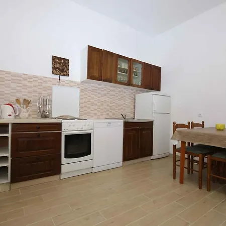 Apartment 19