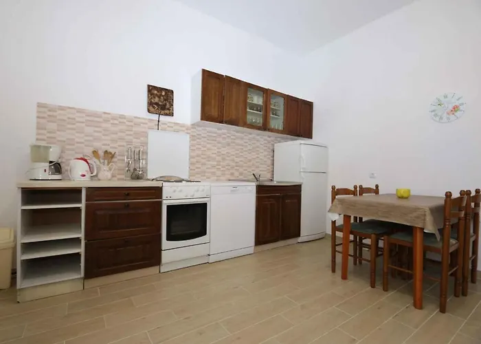 Apartment 19